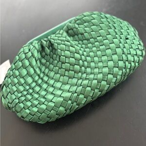Shiraleah Emerald Woven Wristlet